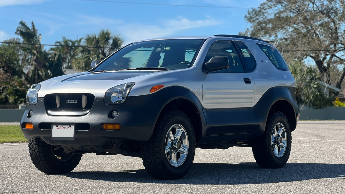FL25 Mecum Kissimmee 2025 1999 Isuzu VehiCROSS Lot D160.1