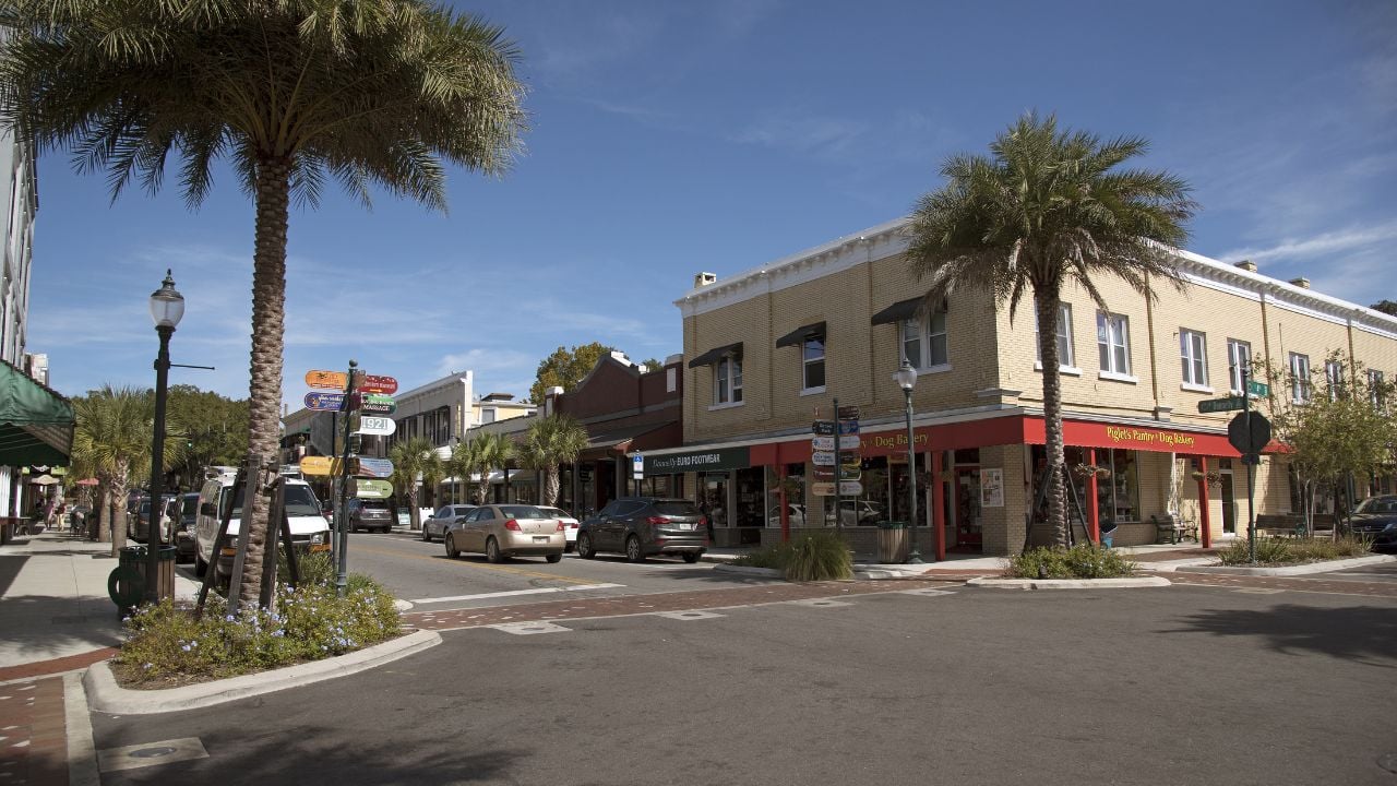 Mount Dora Florida USA - October 2016 - Main street junction and shops