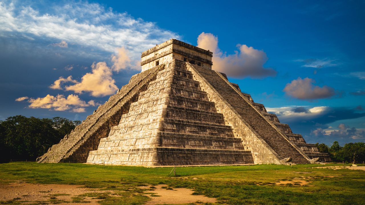 El Castillo, Temple of Kukulcan, Chichen Itza, mexico