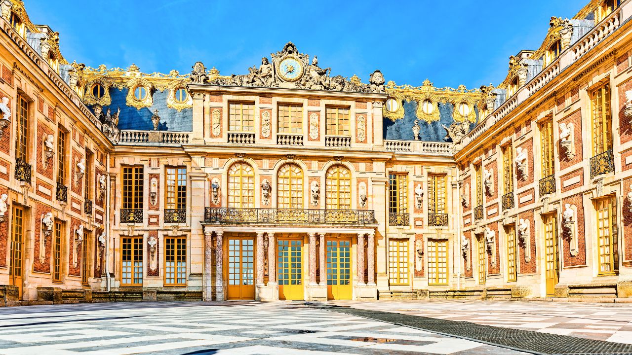 Magnificent, Royal suburb of Paris - Versailles.