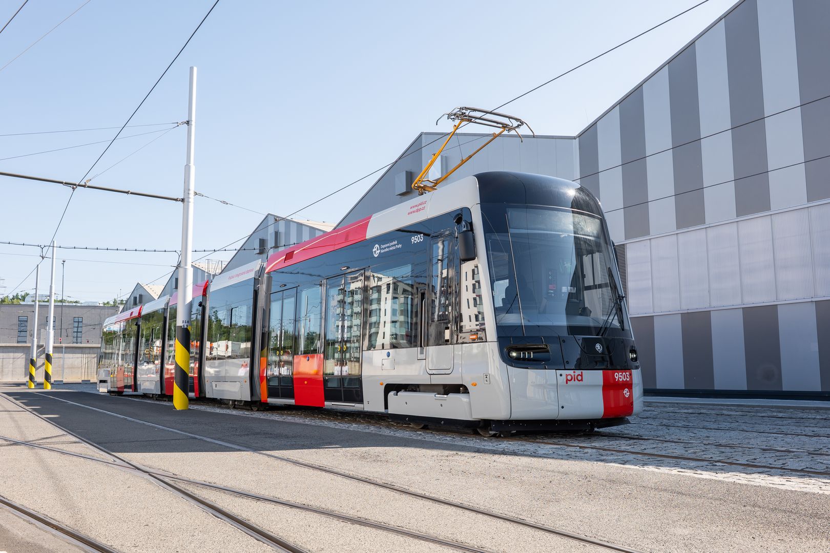 skoda tram