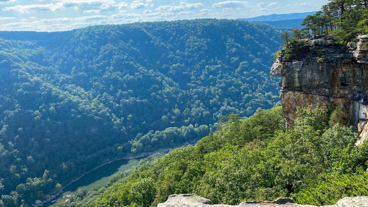 New River Gorge National Park and Preserve, West Virginia. View of New River Gorge from Endless Wall Trail and Diamond Point, Fern Creek Trailhead, Nuttall Trailhead.