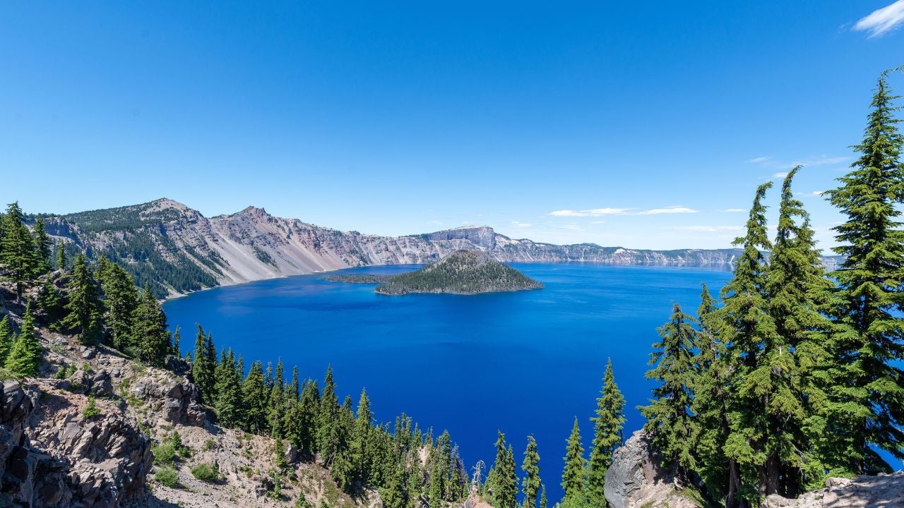 View over Crater Lake in Oregon.