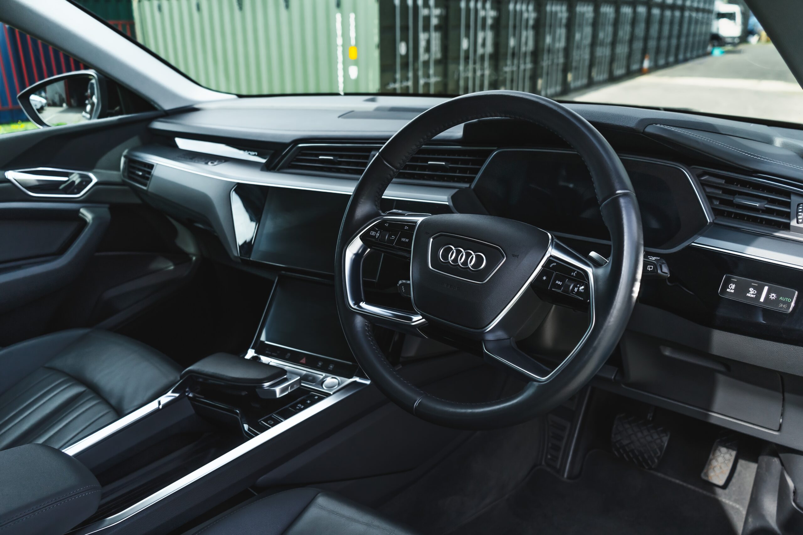 audi e-tron interior