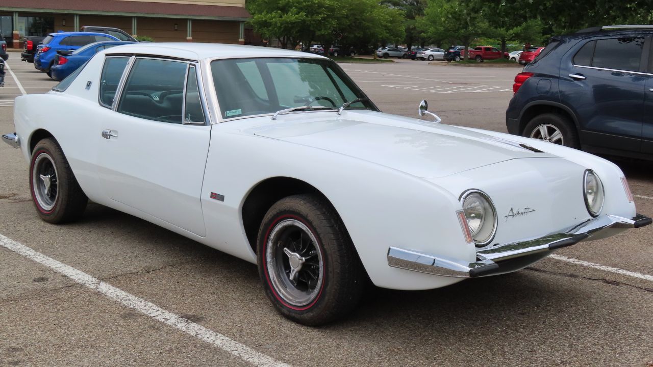 Studebaker Avanti R3