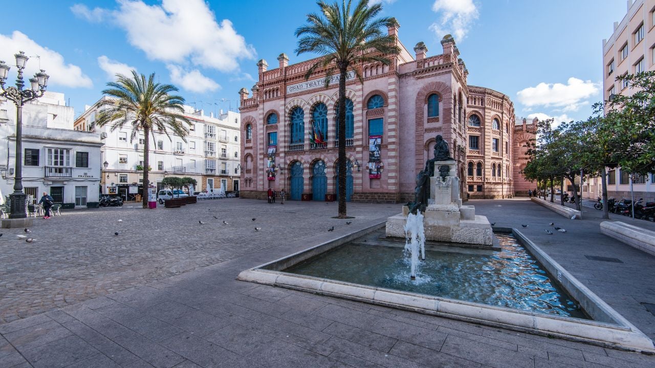 Street and architecture in Cádiz, Andalusia, Spain