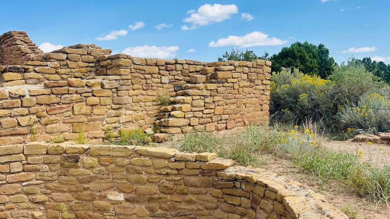 Amazing ancient Pueblo Indian dwellings in Mesa Verde national park!!