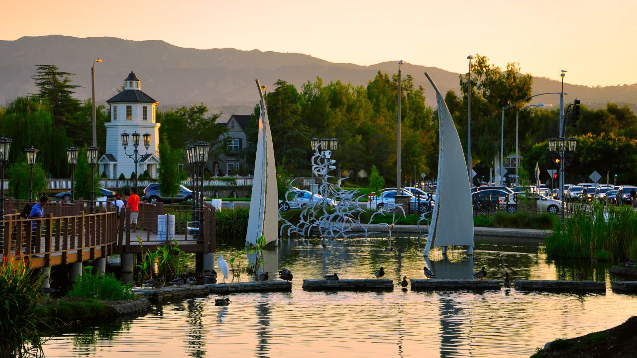 Valencia Santa Clarita, Los Angeles suburbs