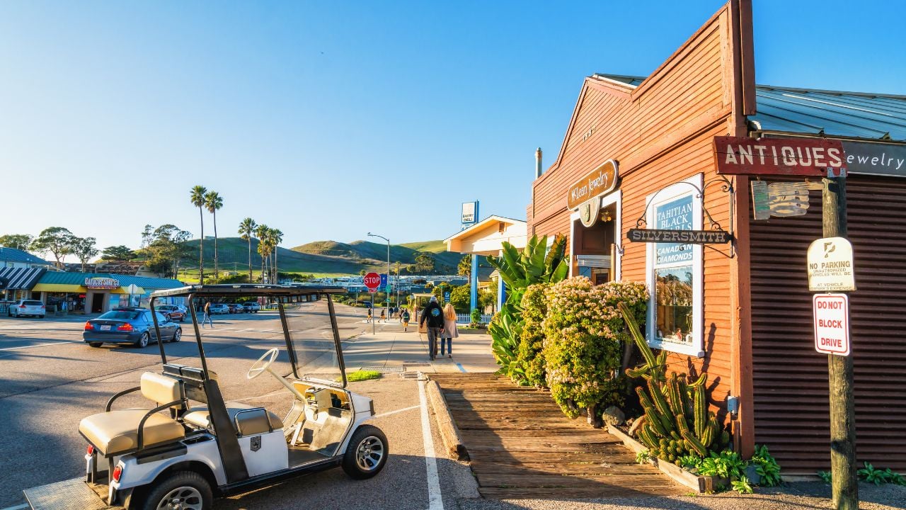 Cayucos, California/USA-January 11, 2020 Cayucos is a charming beach town in San Luis Obispo County, CA. Antique stores, restaurants, galleries, historic buildings - all just steps from the beach