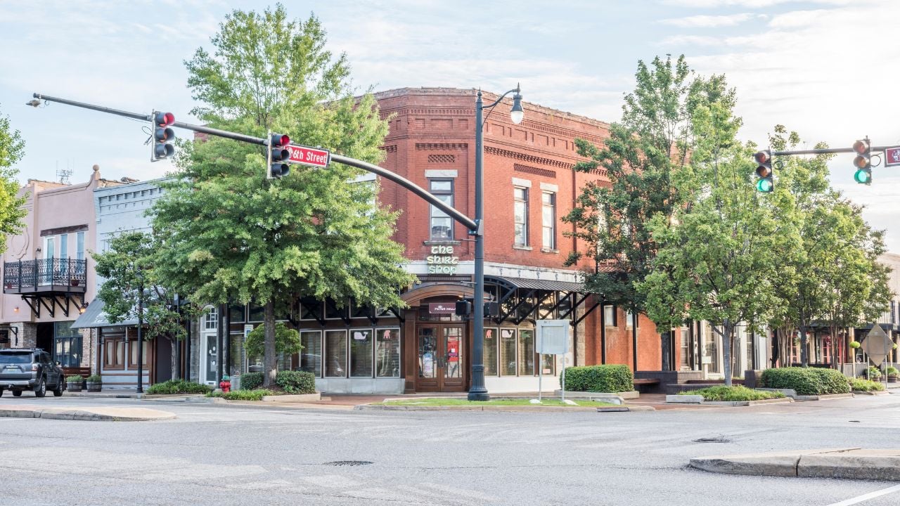 Tuscaloosa, Alabama / United States - 03 15 2018: The Shirt Shop.