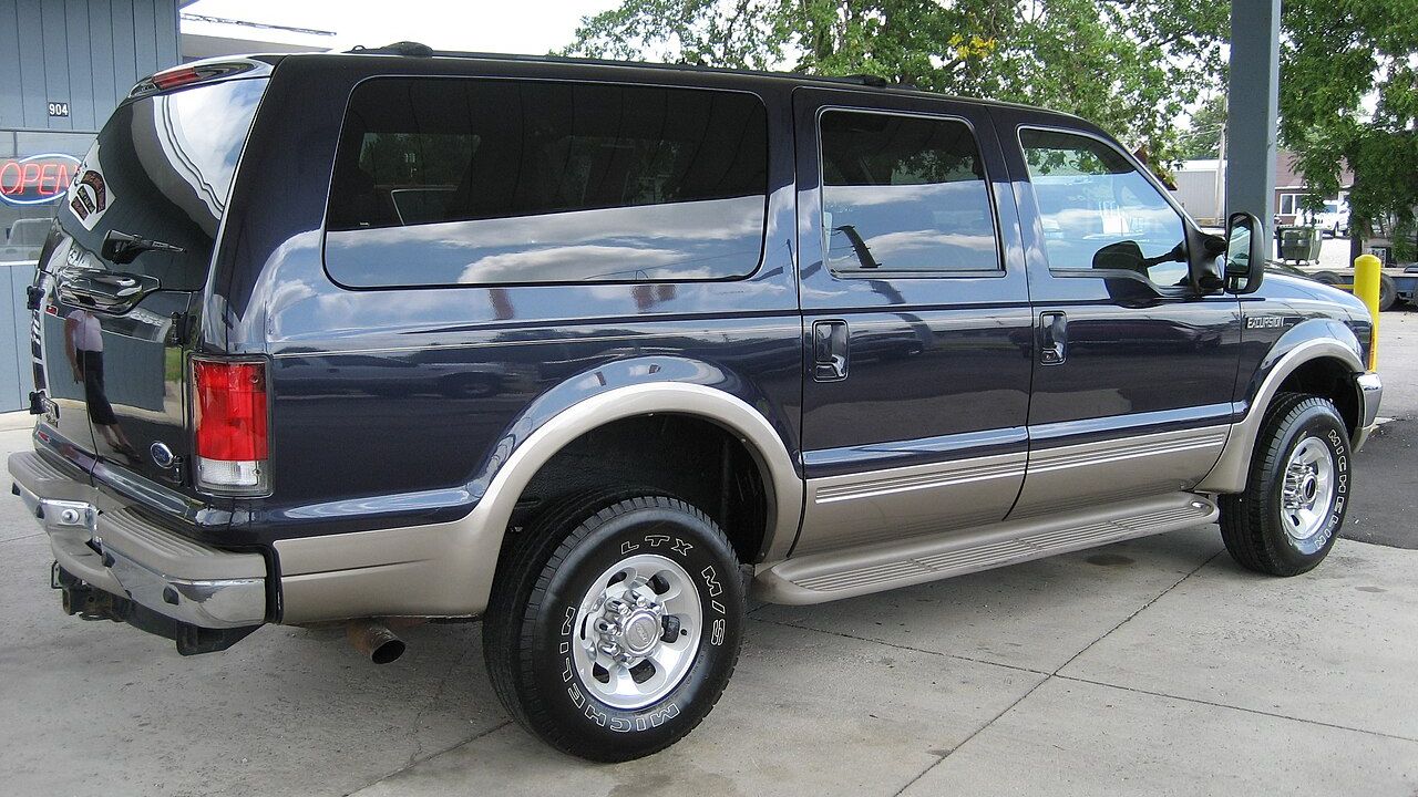 2001 Ford Excursion.