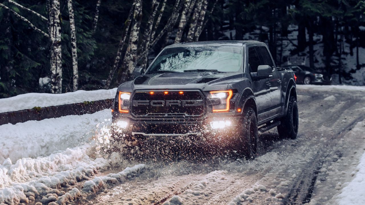 2022 ford raptor in snow