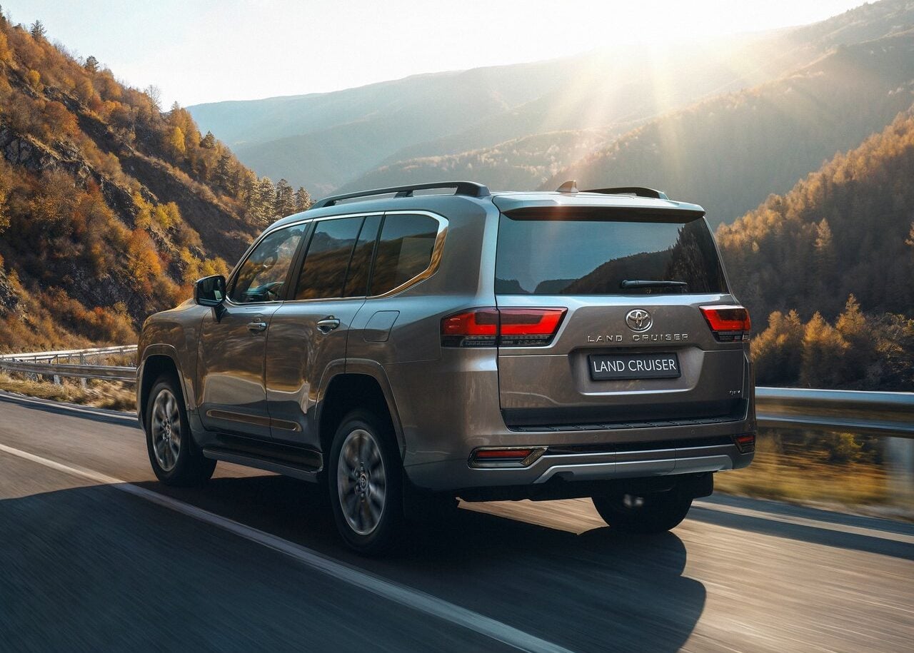 2026 Toyota Land Cruiser 300 Hybrid.