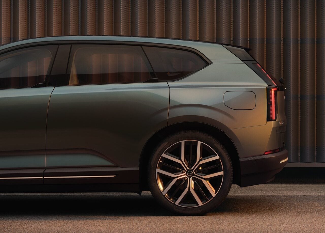 2027 Volvo EX60 door handle.