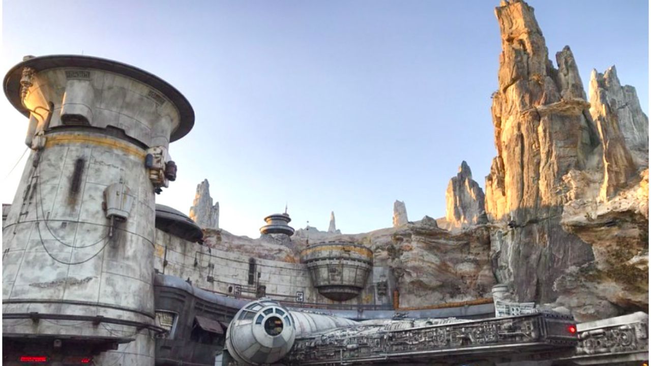 Disneyland Galaxys Edge