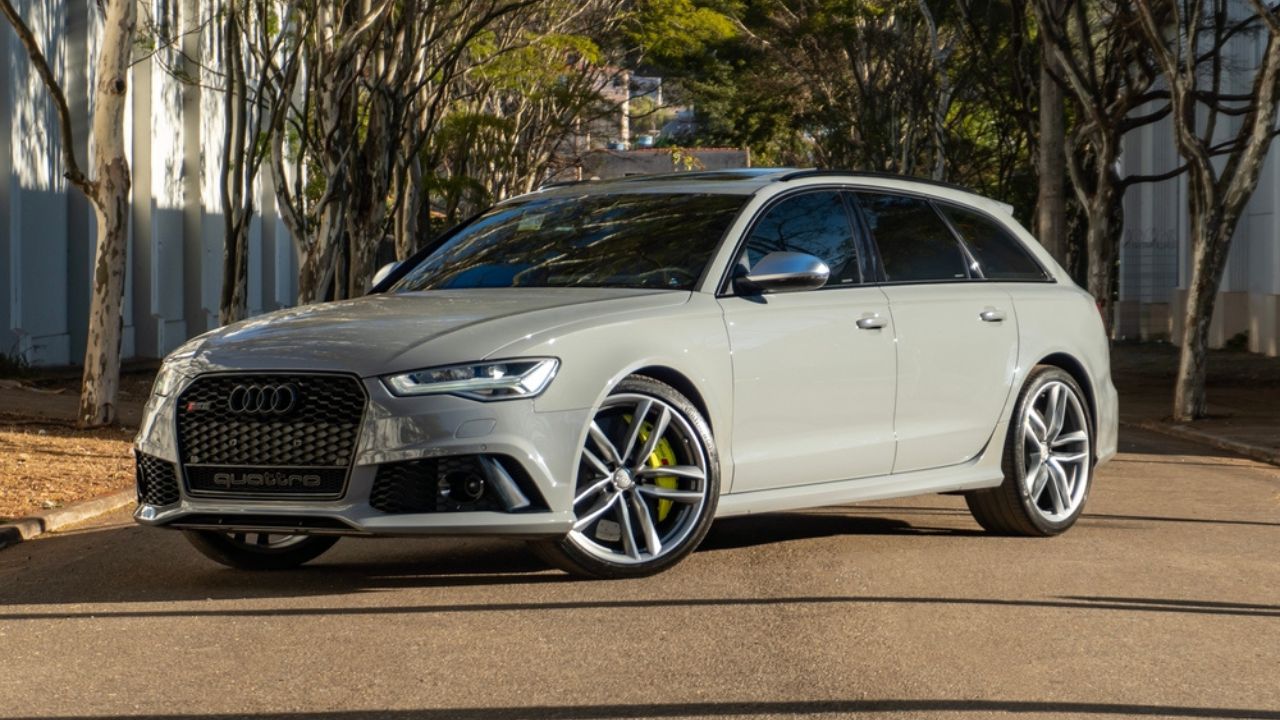 Minas Gerais, Brazil - Grey Audi RS6 Avant parked on a tree-lined street, German high-performance station wagon