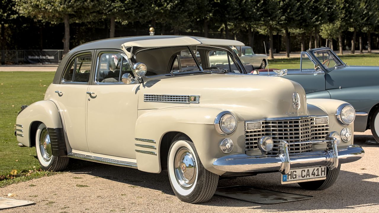 Cadillac Series 62 Saloon (1941)