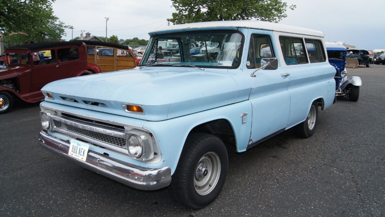 Chevrolet Suburban Carryall
