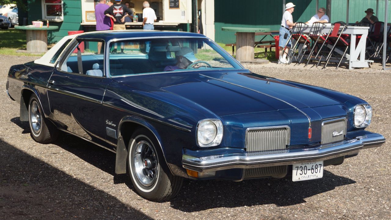 Oldsmobile Cutlass Supreme Colonnade