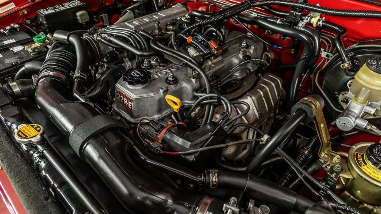 Toyota Hilux Engine