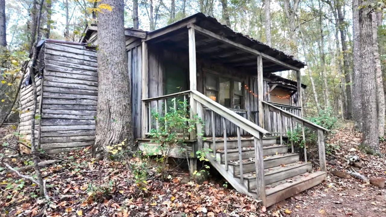 Stranger Things Hoppers Cabin
