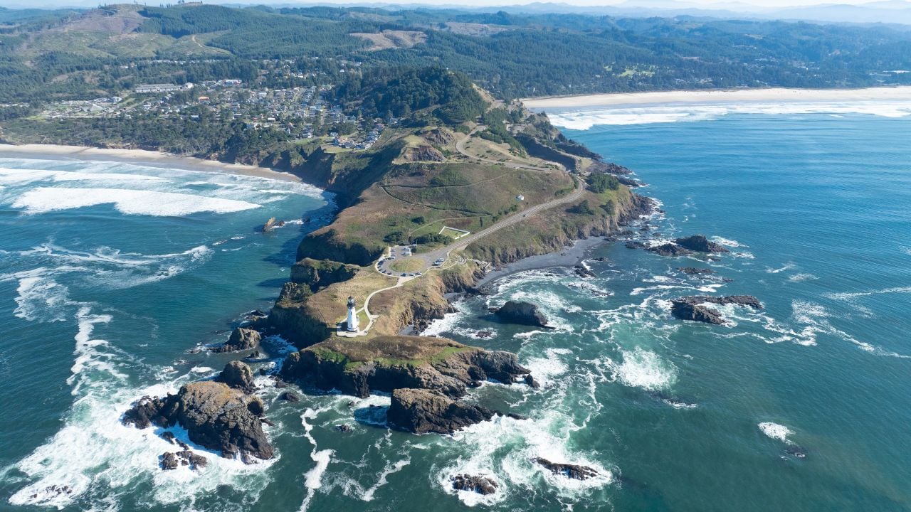 The Yaquina Head Lighthouse stands along the scenic and rugged coastline of Newport, Oregon. This beautiful 93 foot tall lighthouse was built in 1872 and is the tallest lighthouse in Oregon.