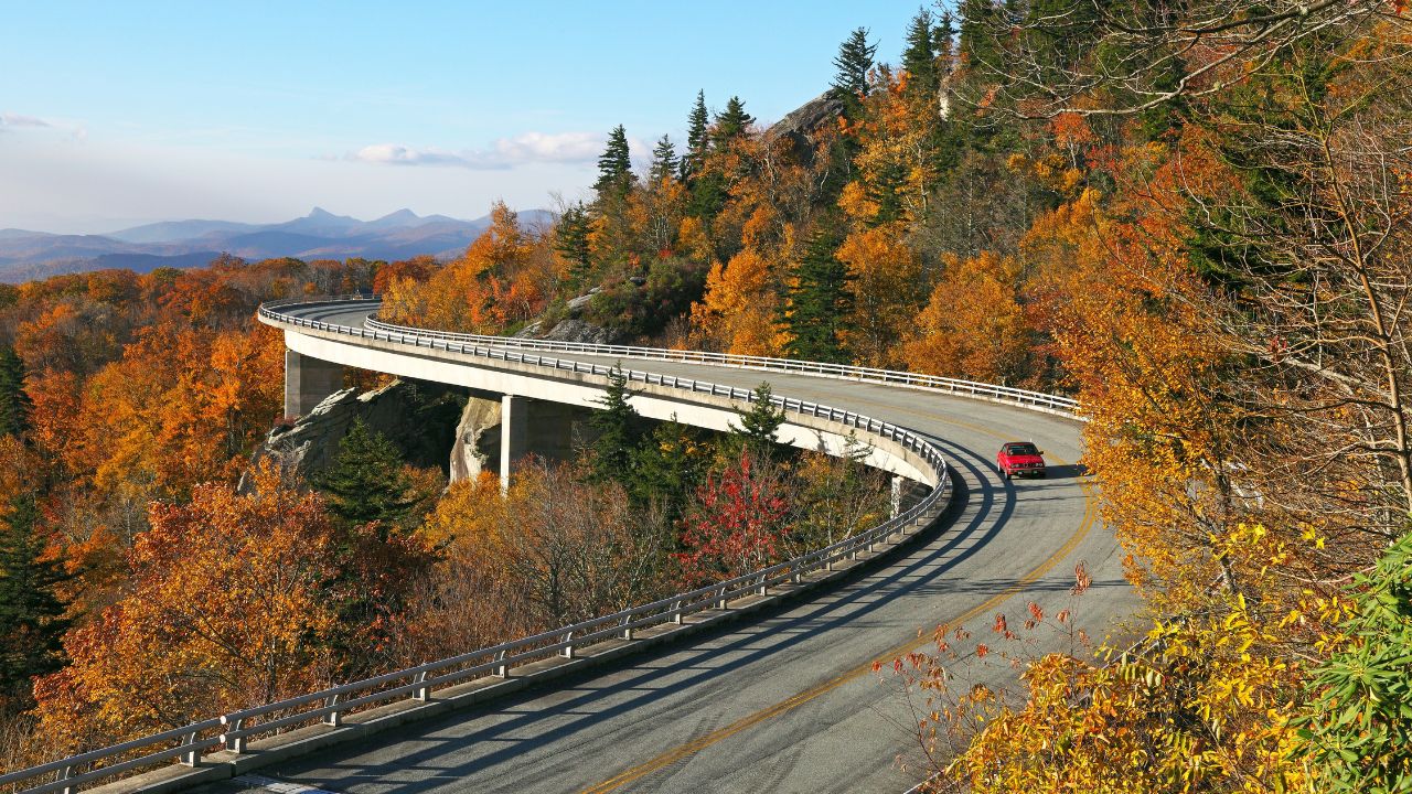 Linn Cove Viaduct, Blue Ridge Parkway, North Carolina, USA