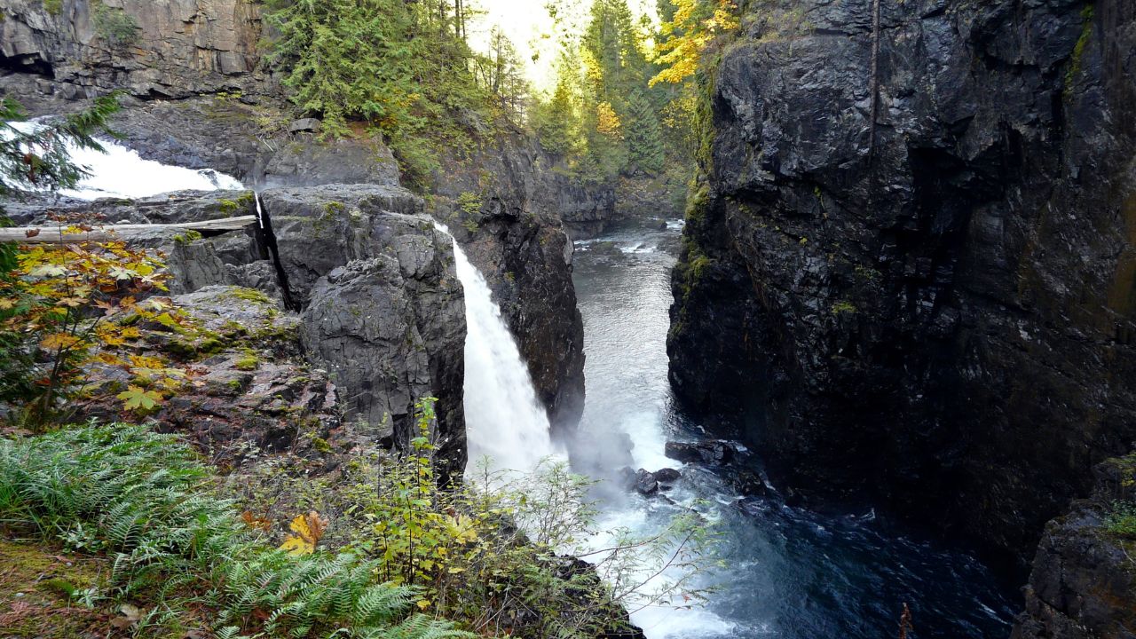 Elk Falls Provincial Park on the Campbell River - Vancouver Island, Canada