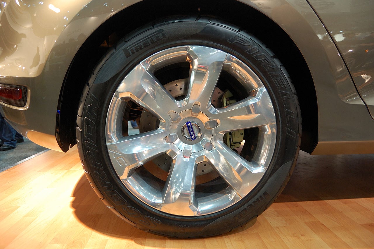 Volvo XC60 Concept Pirelli wheel.