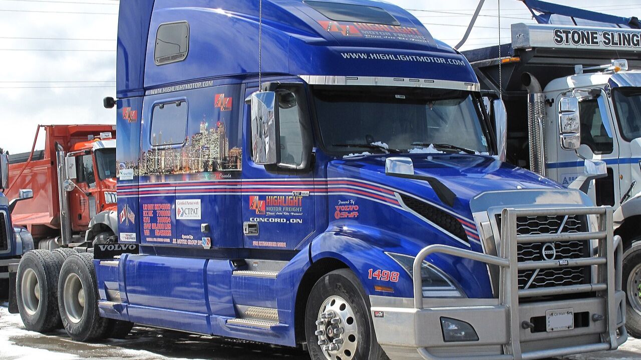 2020 Volvo VNL860 in Blue.