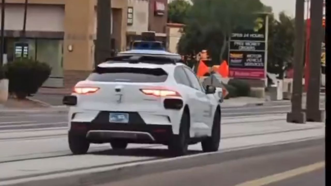Waymo robotaxi stuck on rail tracks.
