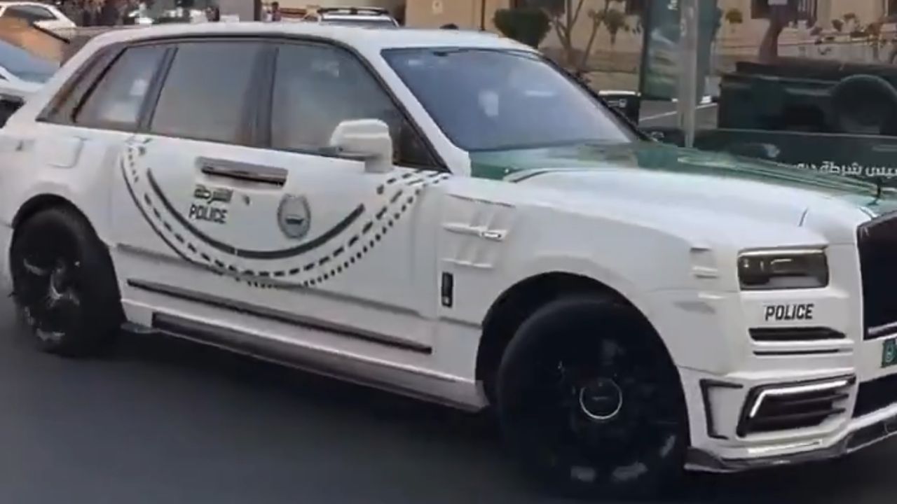 Rolls-Royce Cullinan police car.