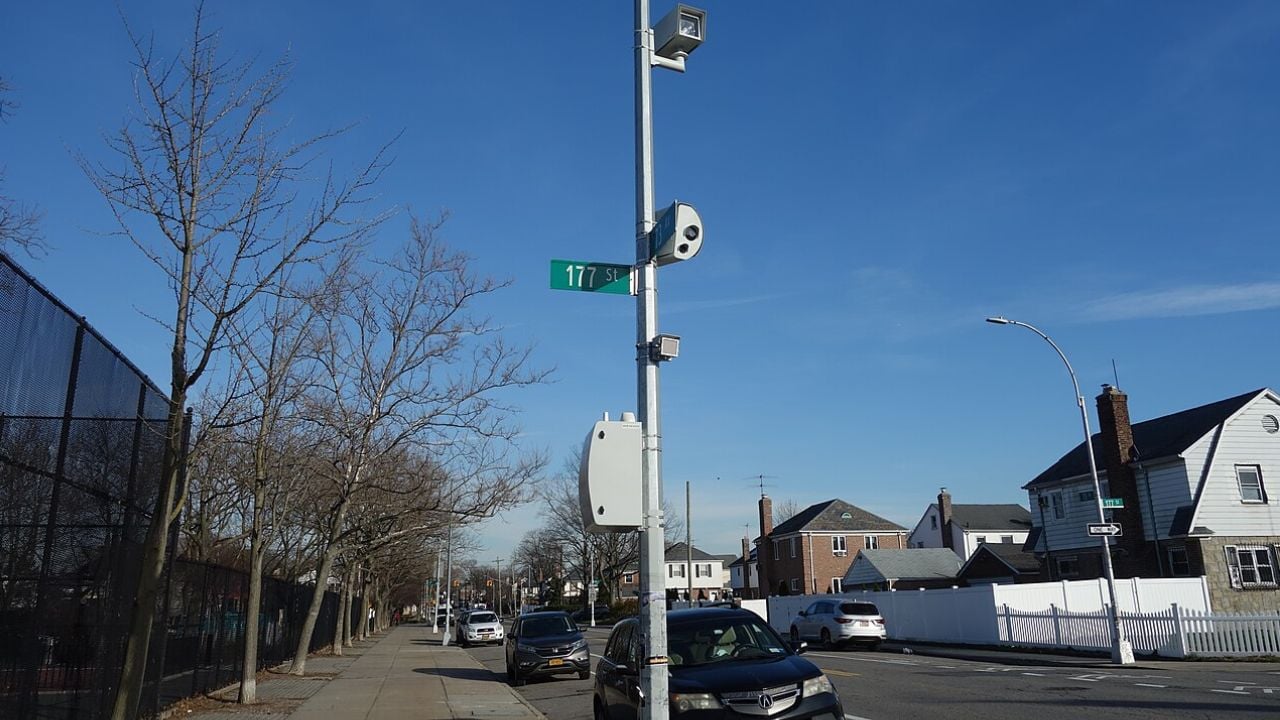 Traffic camera, 177th St 73rd Av td.