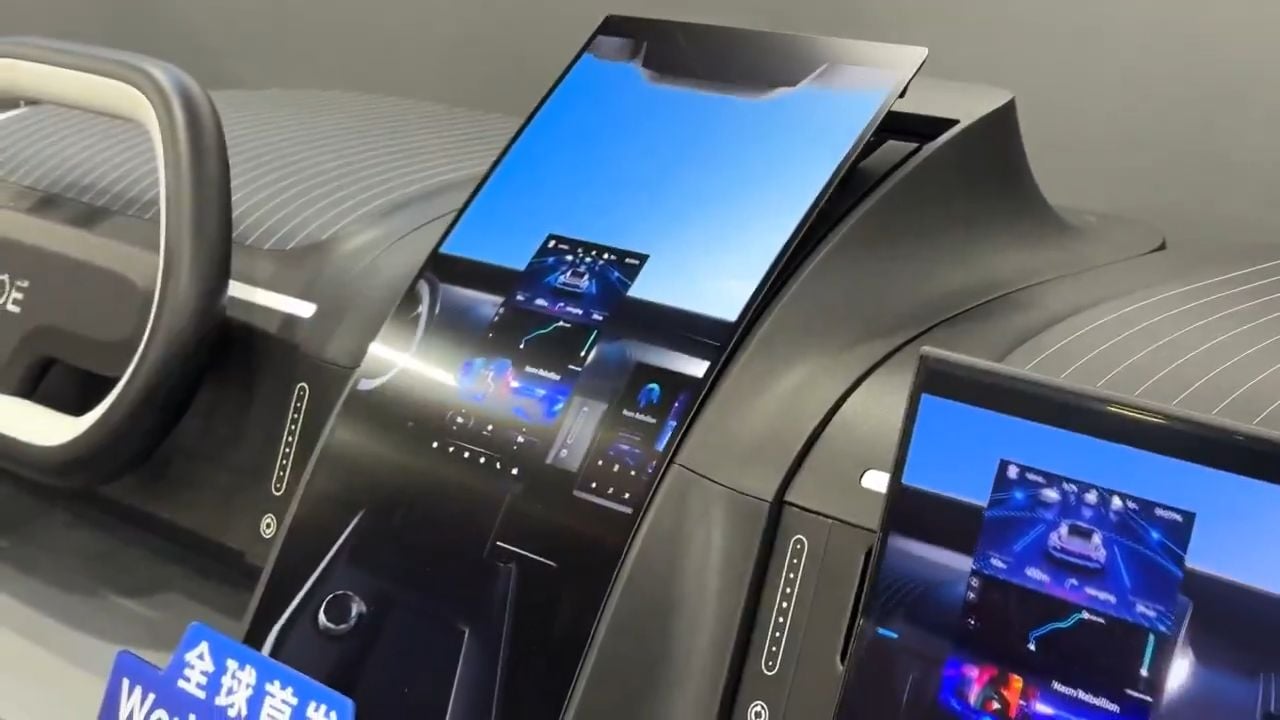 Folding dashboard screen by BOE.
