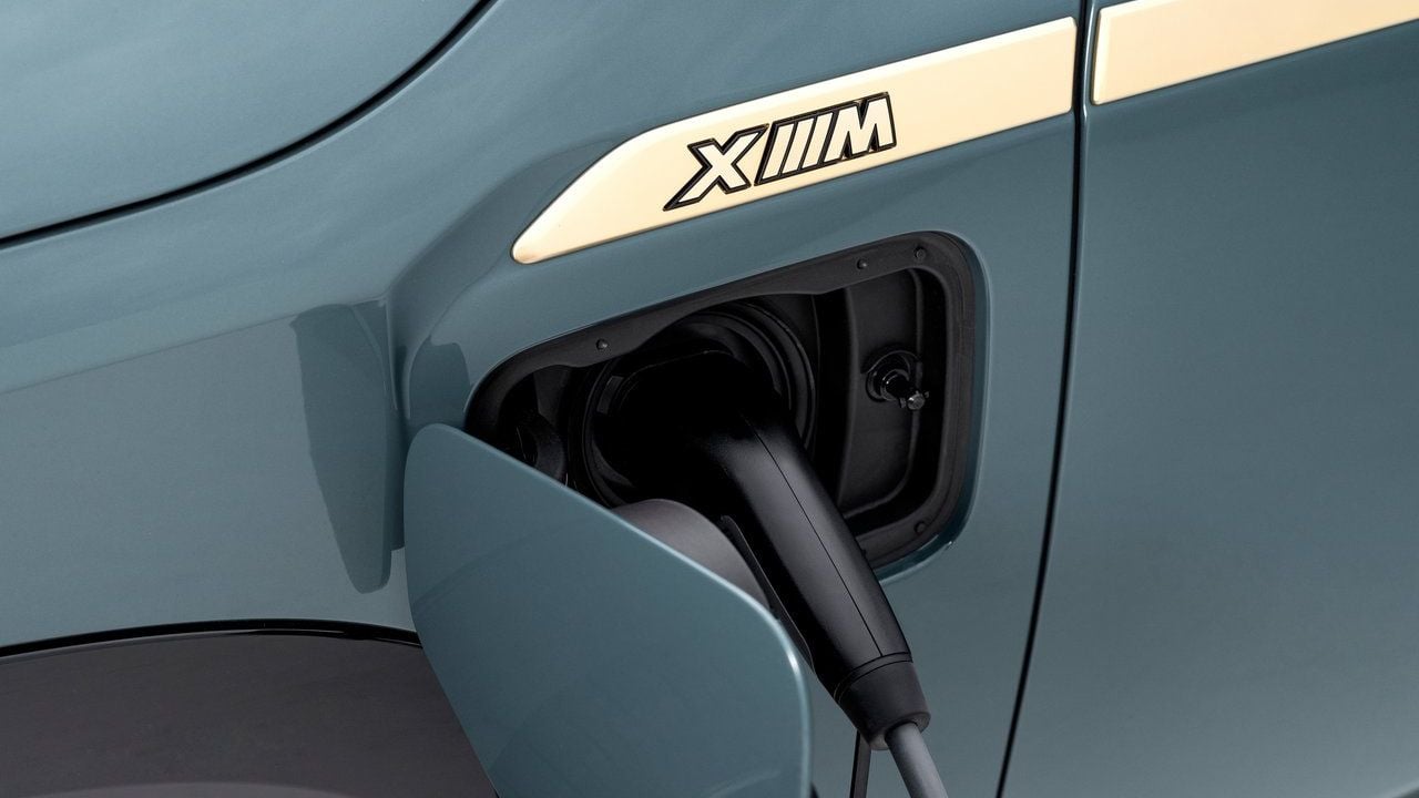 BMW XM charging.