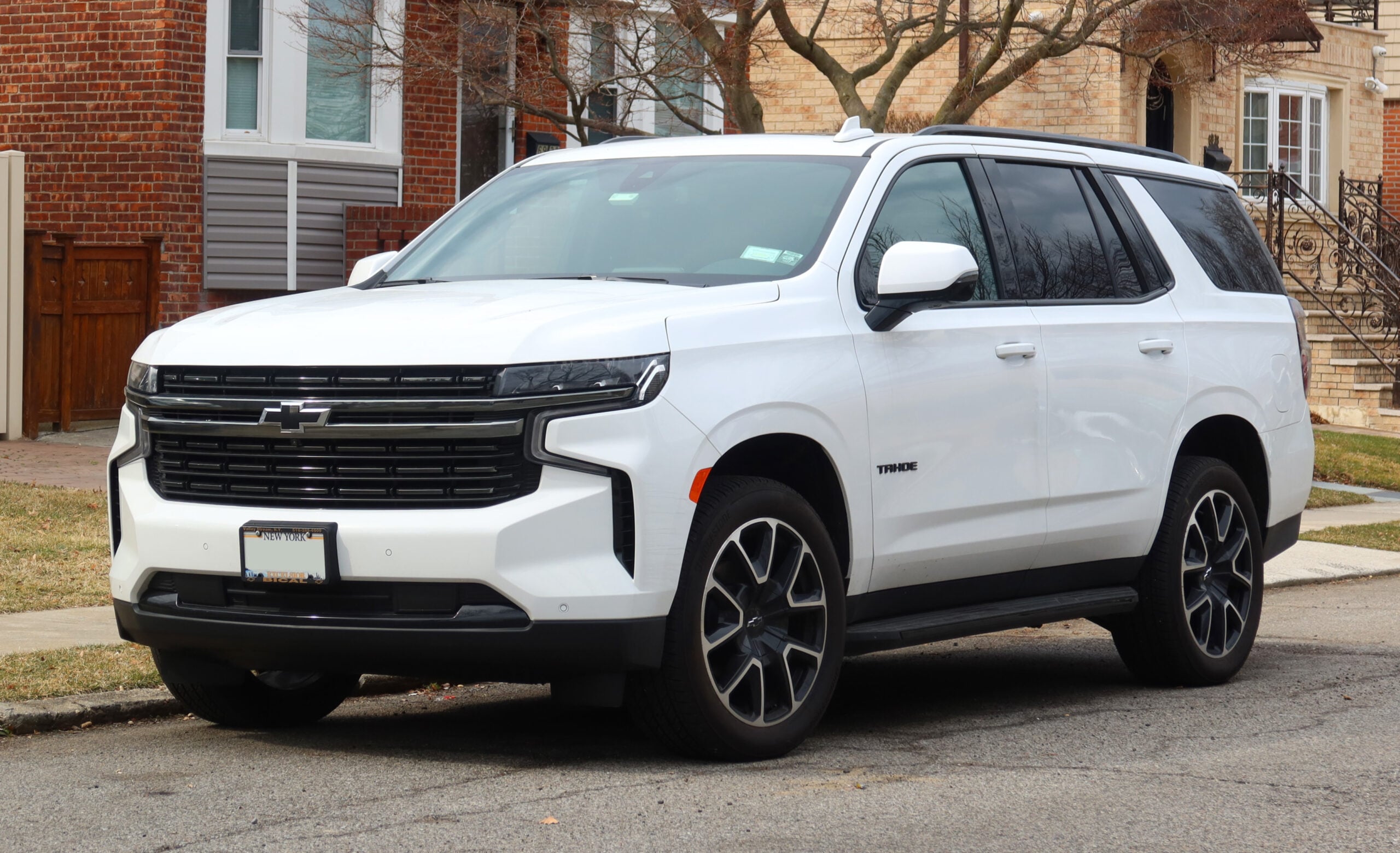 2022_Chevrolet_Tahoe_RST,_front_3.7.22