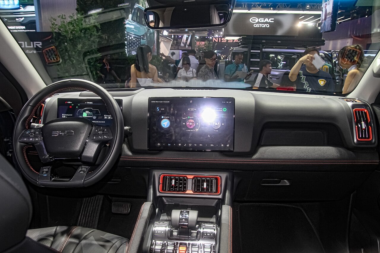 2025 BYD Shark 6 DMO AWD Premium cockpit.