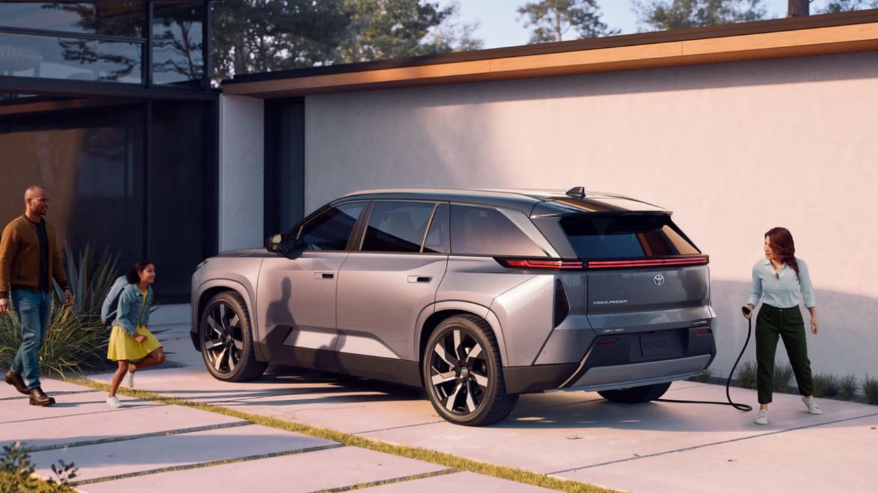 2027 Toyota Highlander family SUV.