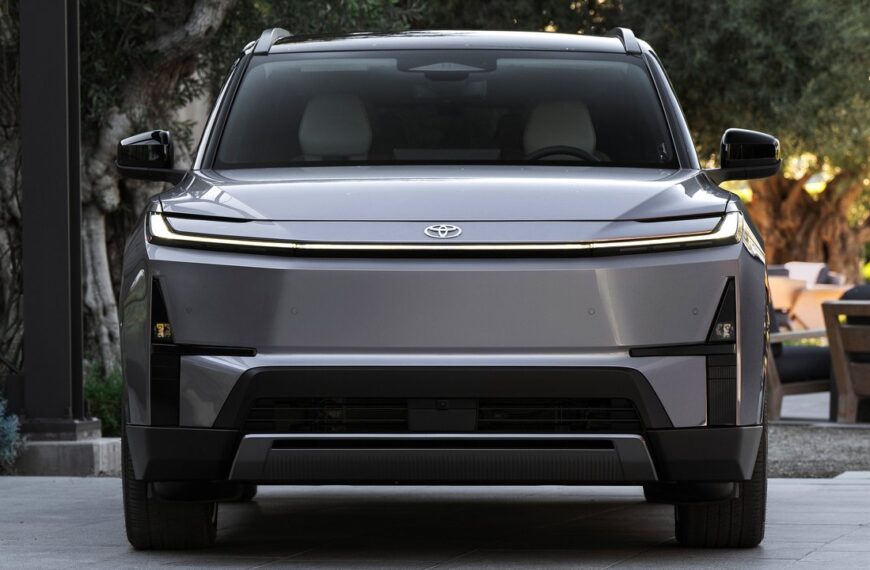 2027 Toyota Highlander front