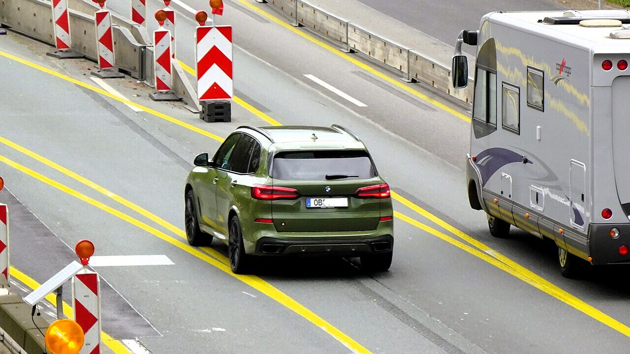 BMW X5 M50i (G05, 2022).
