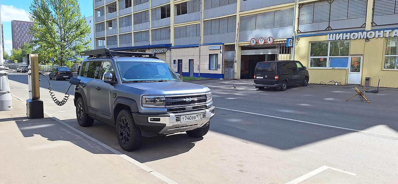 BYD Fang Cheng Bao Leopard 5 in Moscow.