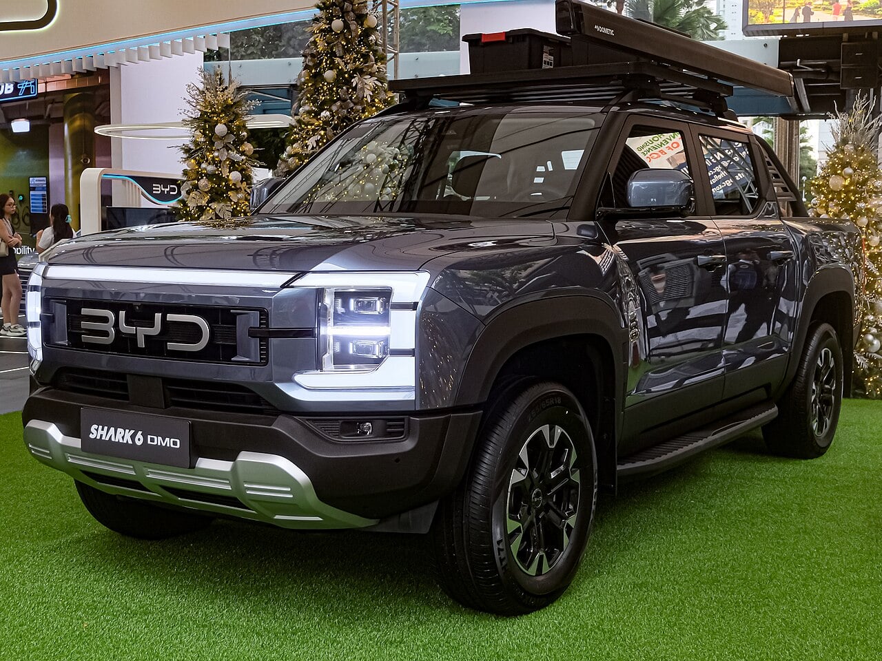 BYD Shark 6 DMO AWD Deep Sea Blue.