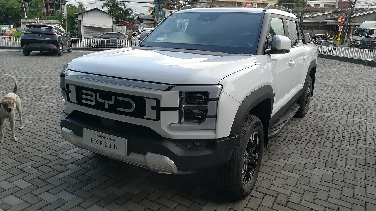 BYD Shark 6 DMO Premium was displayed at BYD Cabanatuan City (BYD Value Sales, Inc.).