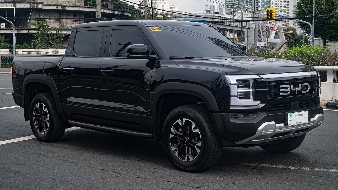 BYD Shark 6 DMO Premium Cosmos Black.