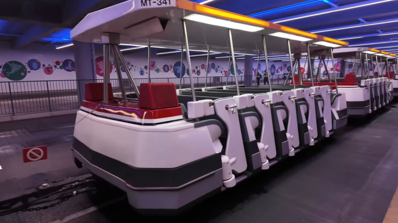 Disneyland Tram 1