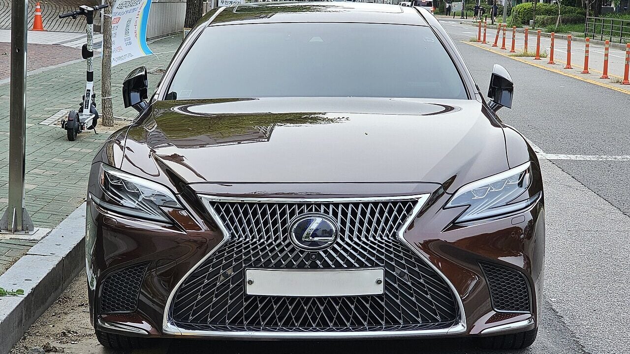 Lexus LS 500h AWD Luxury GVF50 Sonic Agate.