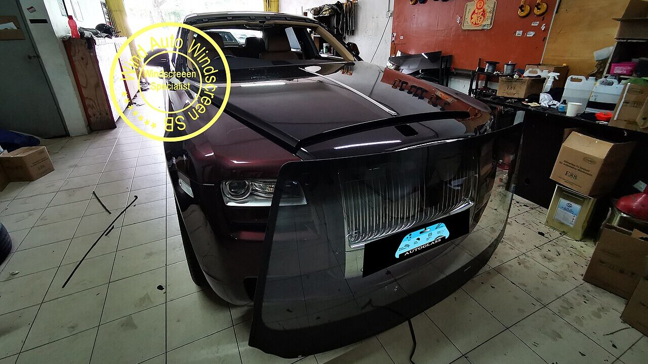 Rolls Royce Ghost Front Windscreen Replacement.