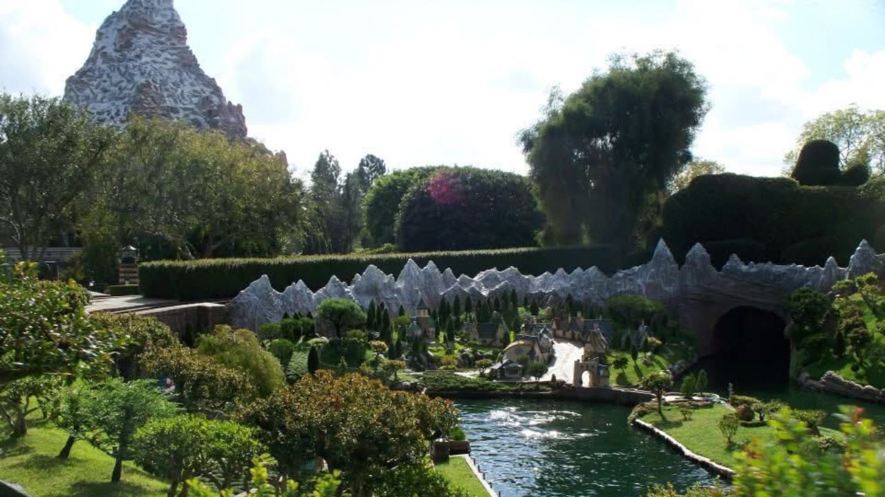 Storybook Land Boats Pinocchio