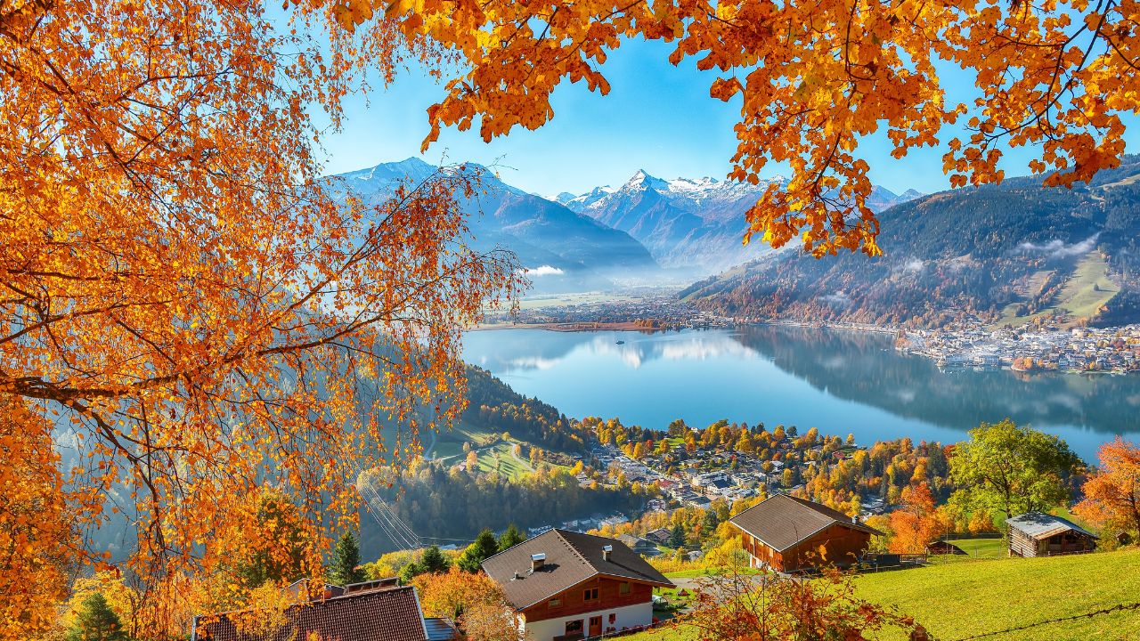Incredible view of the meadows and mountains around Zell lake or Zeller See . Location: Zell am See, Zell am See district, Salzburg state, Austria