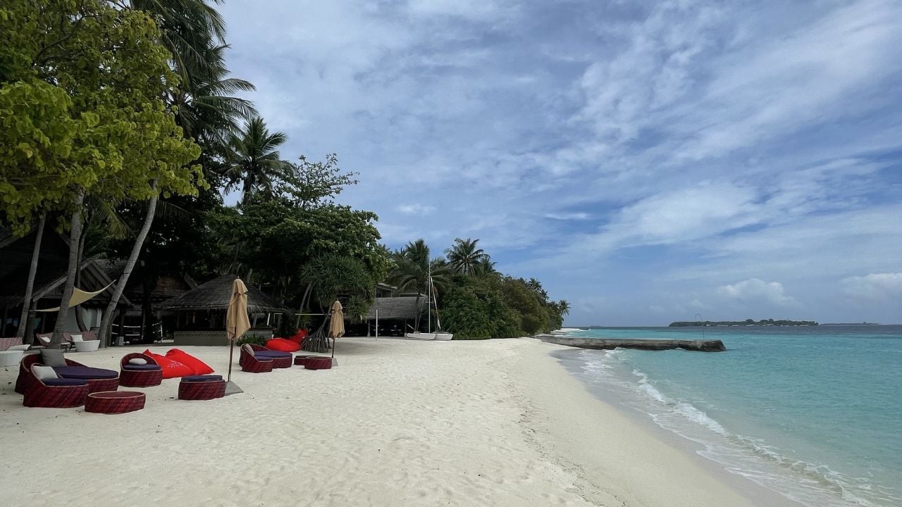 Recreation Area on the Coral Beach for Watching the Azure Indian Ocean (Amilla Fushi, Finolhas Baa Atoll, Maldives)Recreation Area on the Coral Beach for Watching the Azure Indian Ocean (Amilla Fushi, Finolhas Baa Atoll, Maldives)